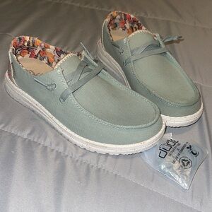 Sz 7 Women’s Hey Dude Moccasin